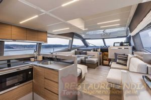 rigenerazione interni barche: cuscino in pelle Restauro interni barche, yachts